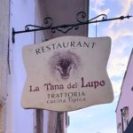 La Tana del Lupo sign
