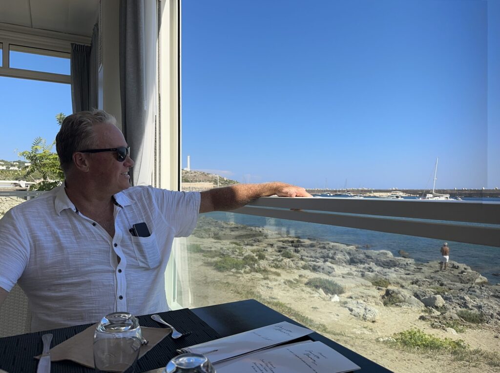 restaurant with sea view