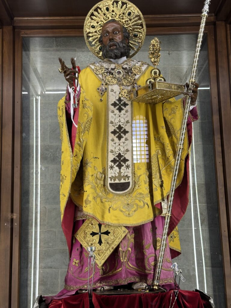 Basilica-de-St-Nicholas,statue